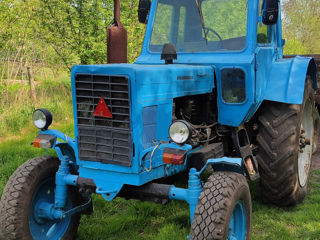 Se vinde tractor MTZ 80 cu plug și remorcă