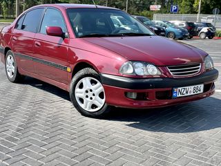 Toyota Avensis foto 2