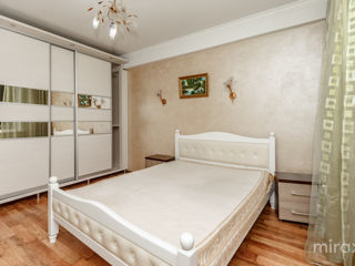 Apartament cu 3 camere, 106 m², Buiucani, Chișinău foto 3