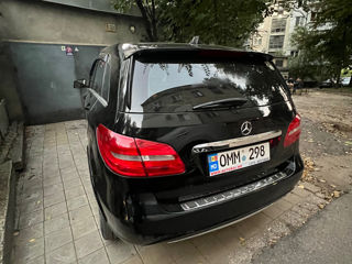 Mercedes B-Class foto 2