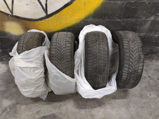 Зимние шины 205/55 R16 в хорошем состоянии