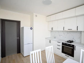 Apartament cu 2 camere, 63 m², Botanica, Chișinău foto 2