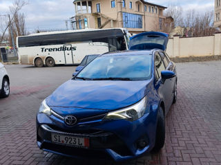 Toyota Avensis foto 8