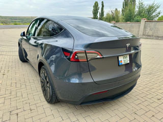 Tesla Model Y foto 5