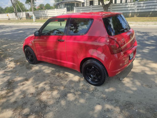 Suzuki Swift foto 8