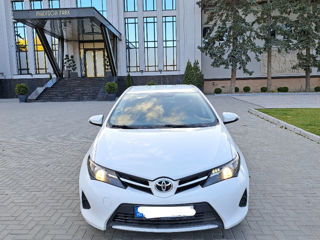 Toyota Auris фото 1