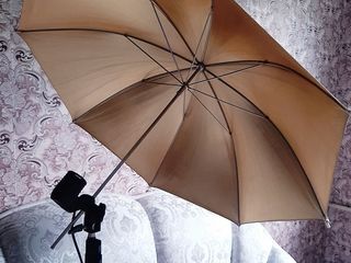 Продаю новый зонт со штативом работающих на отражение. foto 2