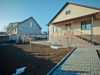 Casa confortabila in sectorul nou al satului Budesti!