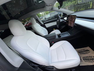Tesla Model Y foto 8