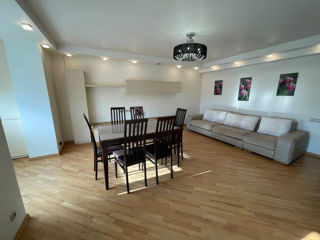 Apartament cu 2 camere, 70 m², Buiucani, Chișinău foto 1