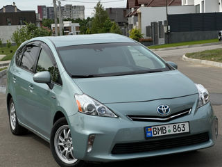 Toyota Prius v