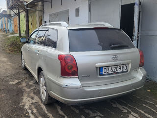 Toyota Avensis foto 2