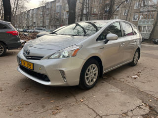 Toyota Prius v