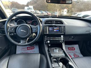 Jaguar XE foto 8