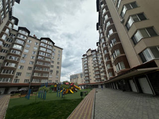 Apartament cu 2 camere, 75 m², Buiucani, Chișinău foto 2