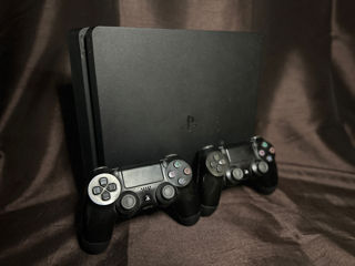 Playstation 4 cu doua manete