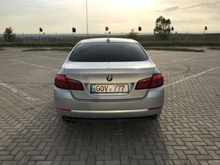 BMW 5 Series foto 2