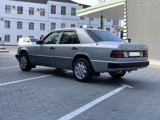 Mercedes Series (W124) foto 3