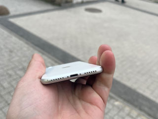 Iphone 8 in corpus de se foto 2