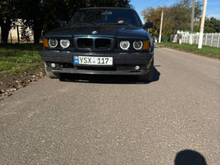 BMW 5 Series foto 3