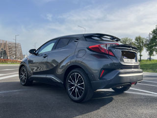 Toyota C-HR foto 2