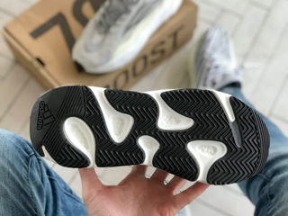 Adidas Yeezy Boost 700 Static foto 6