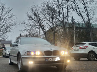 BMW 5 Series foto 2