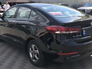 Hyundai Elantra foto 4