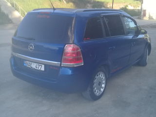 Opel Zafira foto 2