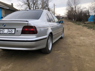 BMW 5 Series foto 3