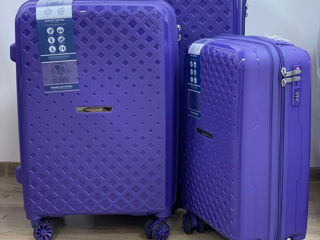 Комплекты чемоданов из полипропилена  3 штуки . foto 2