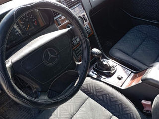 Mercedes C-Class фото 1