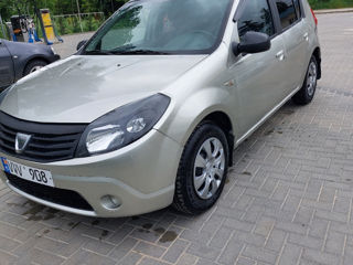 Dacia Sandero foto 2