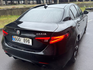 Alfa Romeo Giulia foto 2