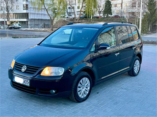 Volkswagen Touran foto 1