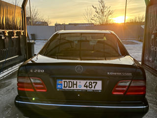 Mercedes E-Class foto 2