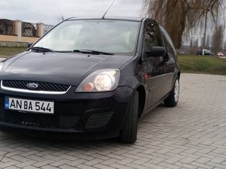 Ford Fiesta foto 2