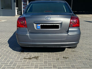 Toyota Avensis foto 4