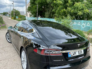 Tesla Model S foto 2