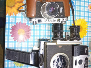 Видеокамера Киев 16С-3,  фотоаппарат ФЭД-2, старинные весы, восточный халат