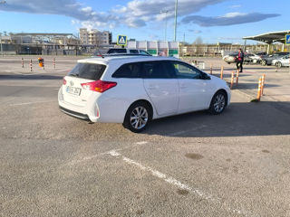 Toyota Auris foto 1