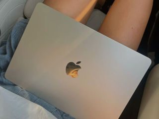 MacBook Air 13 M3 Cumpăr