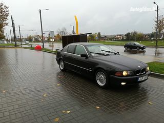 BMW 5 Series foto 1