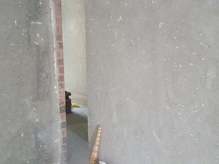 Снимаем старую краску с бетонных стен и с потолков.