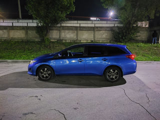 Toyota Auris foto 1