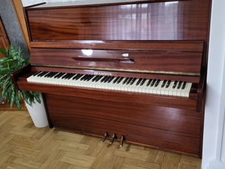 Vând pian stare foarte bună model Беларусь