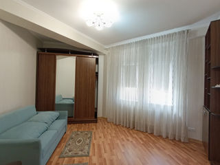 Apartament cu 2 camere, 117 m², Centru, Chișinău foto 2