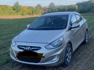 Hyundai Accent foto 3