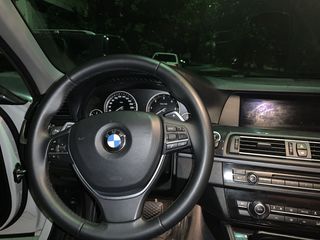 BMW 5 Series foto 4