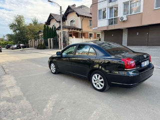 Toyota Avensis foto 3